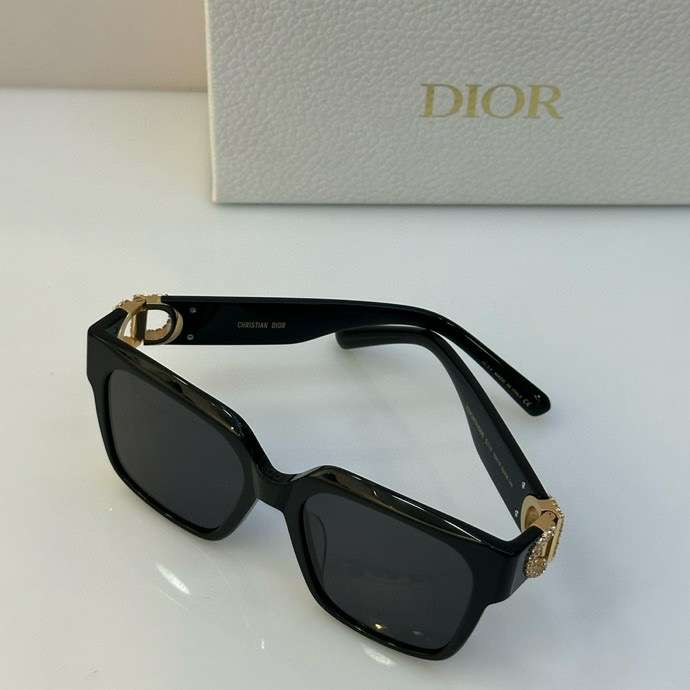 Picture of Dior Sunglasses _SKUfw55590641fw